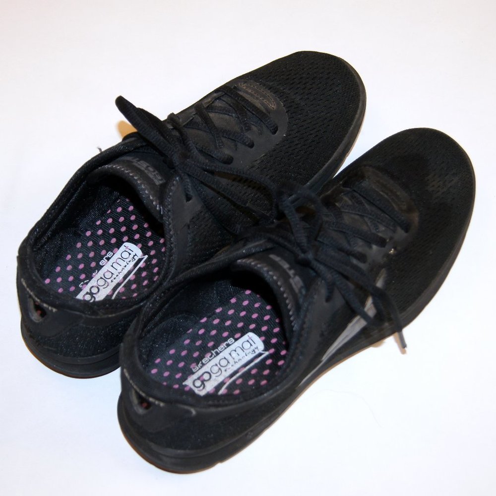 Skechers Tie shoe, size 8, black